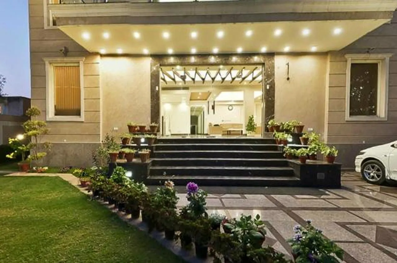 Maxfort Sikandarpur Metro Gurgaon 3*,  India