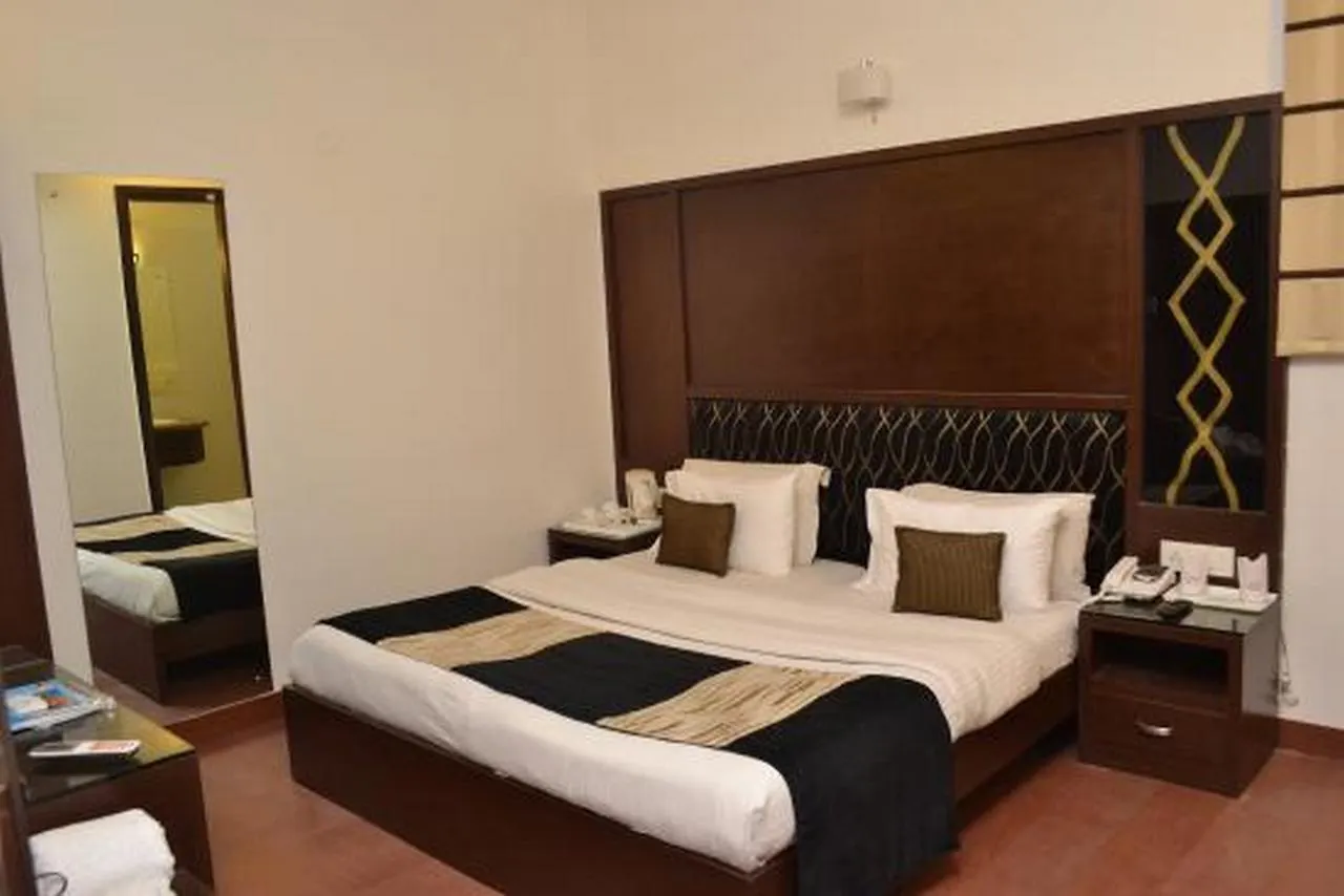 Hotel Maxfort Sikandarpur Metro Gurgaon