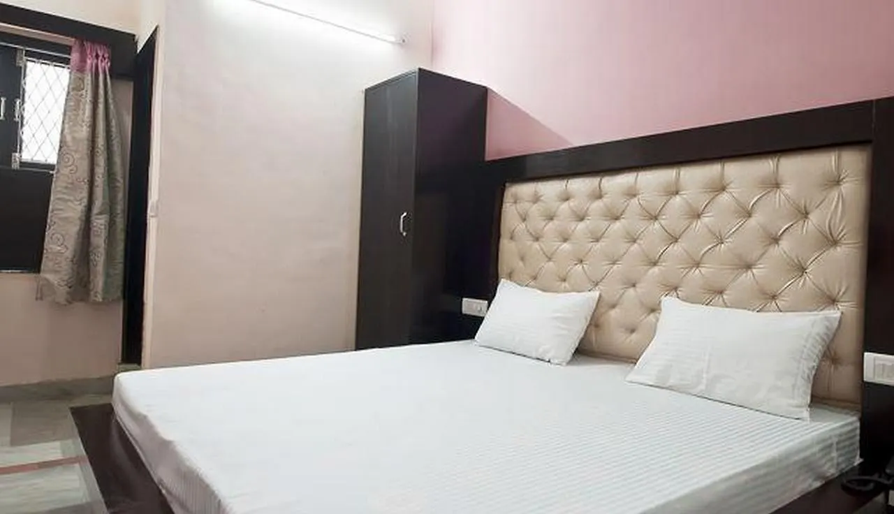 Maxfort Sikandarpur Metro Gurgaon 3*,